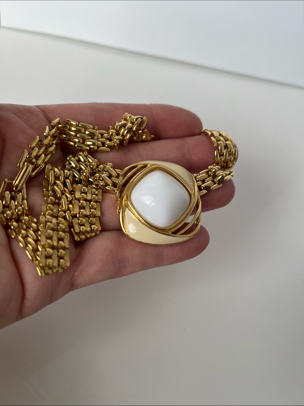 Vintage Trifari Gold Tone White faux Stone Statement Woven Chain Necklace Choker - Picture 9 of 11